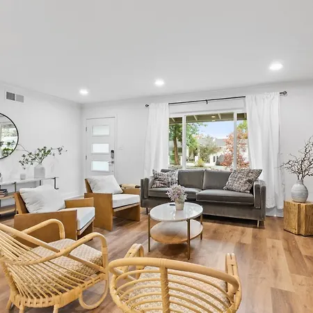 @ Marbella Lane - Fresh And Vibrant 3Br Home